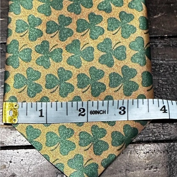 Men’s Shamrock Tie - Picture 7 of 7